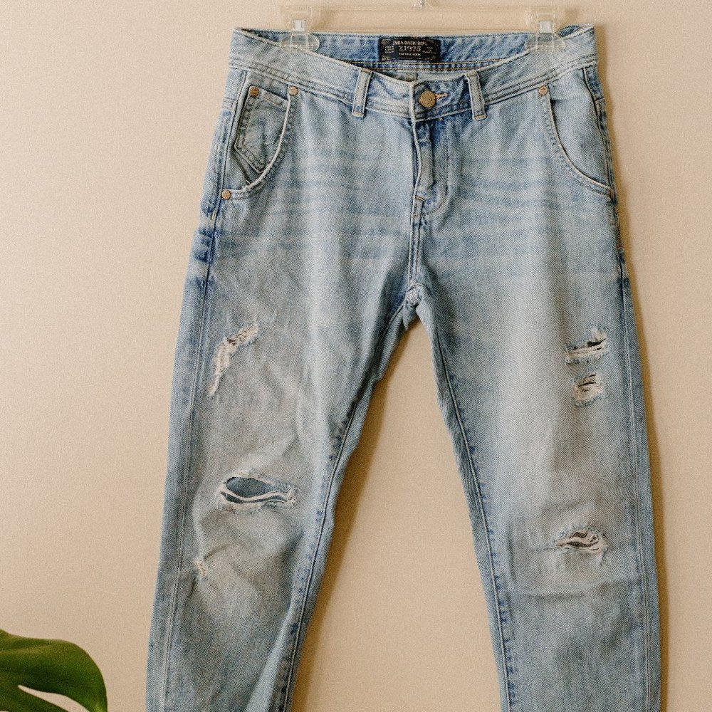 Zara Low Rise Boyfriend Jeans size 4